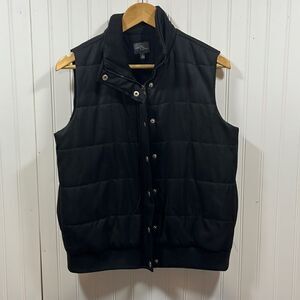 Market and Spruce black puffer zip up vest